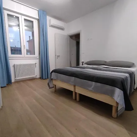 Apartment Grigio Perla Panigale, Esclusiva Con Giardino, 3 Camere, Parcheggio Privato Fino 3 Posti Auto - Un Oasi Di Tranquillita - Vicina All'aeroporto, Unipol Arena E Fiera *