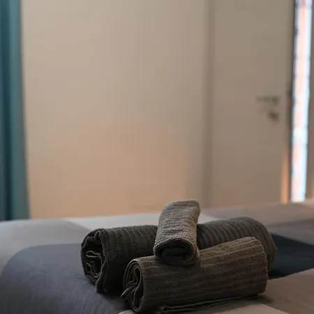 Apartment Grigio Perla Panigale, Esclusiva Con Giardino, 3 Camere, Parcheggio Privato Fino 3 Posti Auto - Un Oasi Di Tranquillita - Vicina All'aeroporto, Unipol Arena E Fiera Bologna