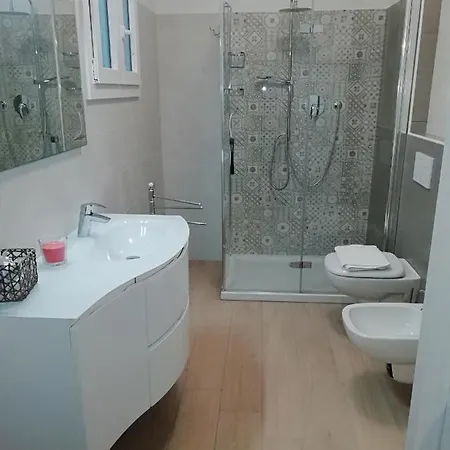 Grigio Perla Panigale, Con Giardino E Parcheggio Privato Fino A Tre Posti Auto - Un Oasi Di Tranquillita - Vicina All'aeroporto, Unipol Arena E Fiera