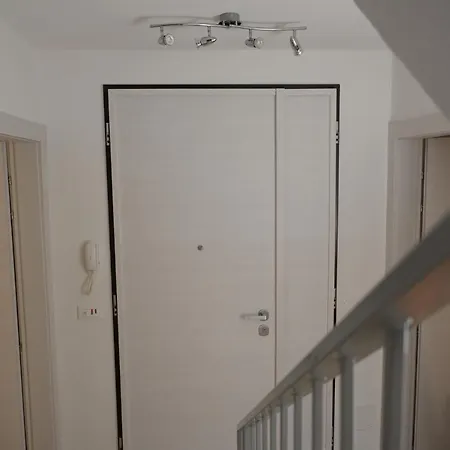 Grigio Perla Panigale, Con Giardino E Parcheggio Privato Fino A Tre Posti Auto - Un Oasi Di Tranquillita - Vicina All'aeroporto, Unipol Arena E Fiera Apartment *