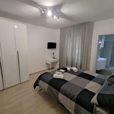 Apartment Grigio Perla Panigale, Con Giardino E Parcheggio Privato Fino A Tre Posti Auto - Un Oasi Di Tranquillita - Vicina All'aeroporto, Unipol Arena E Fiera Bologna