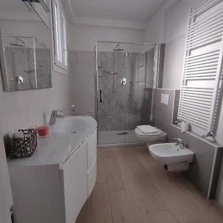 Grigio Perla Panigale, Con Giardino E Parcheggio Privato Fino A Tre Posti Auto - Un Oasi Di Tranquillita - Vicina All'aeroporto, Unipol Arena E Fiera 博洛尼亚