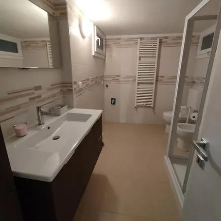 Grigio Perla Panigale, Esclusiva Con Giardino, 3 Camere, Parcheggio Privato Fino 3 Posti Auto - Un Oasi Di Tranquillita - Vicina All'aeroporto, Unipol Arena E Fiera *