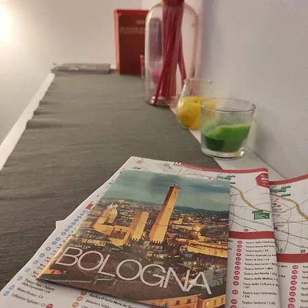 Grigio Perla Panigale, Con Giardino E Parcheggio Privato Fino A Tre Posti Auto - Un Oasi Di Tranquillita - Vicina All'aeroporto, Unipol Arena E Fiera