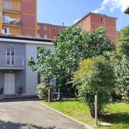 Grigio Perla Panigale, Con Giardino E Parcheggio Privato Fino A Tre Posti Auto - Un Oasi Di Tranquillità - Vicina All'aeroporto Marconi, Unipol Arena E Fiera