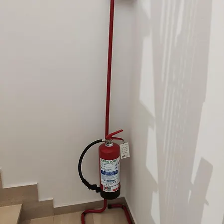 Appartamento Grigio Perla Residenza, Casa Indipendente Con Parcheggio Privato E Giardino *