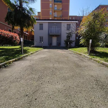 Grigio Perla Panigale, Esclusiva Con Giardino, 3 Camere, Parcheggio Privato Fino 3 Posti Auto - Un Oasi Di Tranquillita - Vicina All'aeroporto, Unipol Arena E Fiera