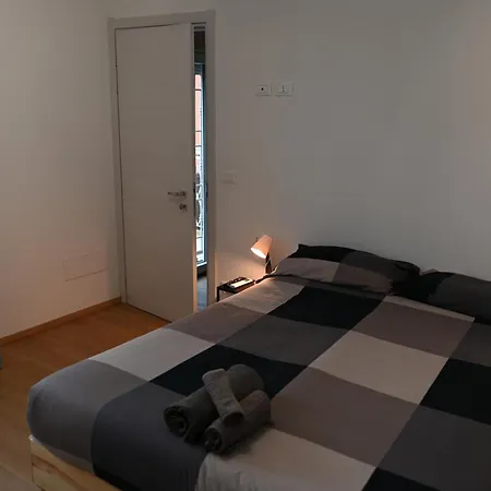 Grigio Perla Panigale, Esclusiva Con Giardino, 3 Camere, Parcheggio Privato Fino 3 Posti Auto - Un Oasi Di Tranquillita - Vicina All'aeroporto, Unipol Arena E Fiera