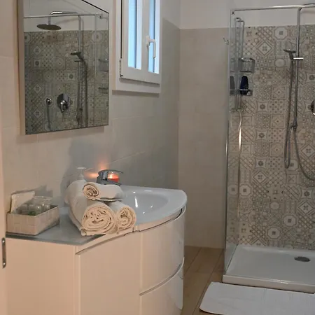 Grigio Perla Residenza, Casa Indipendente Con Parcheggio Privato E Giardino