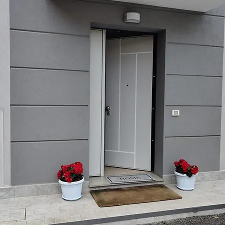 Grigio Perla Residenza, Casa Indipendente Con Parcheggio Privato E Giardino *