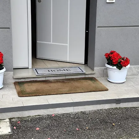 Grigio Perla Panigale, Con Giardino E Parcheggio Privato Fino A Tre Posti Auto - Un Oasi Di Tranquillità - Vicina All'aeroporto Marconi, Unipol Arena E Fiera Bologna