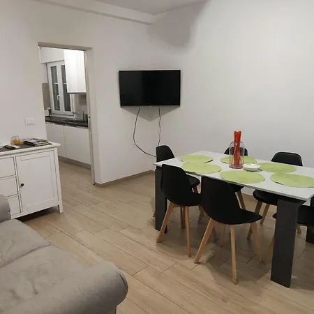 Grigio Perla Panigale, Esclusiva Con Giardino, 3 Camere, Parcheggio Privato Fino 3 Posti Auto - Un Oasi Di Tranquillita - Vicina All'aeroporto, Unipol Arena E Fiera Bologna