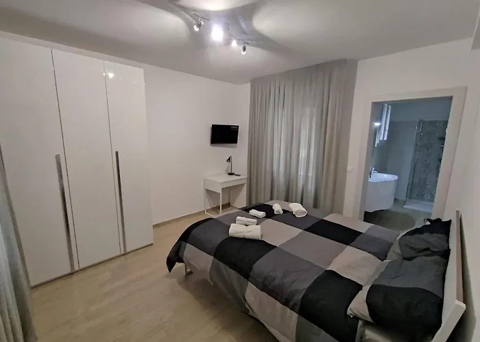 Appartement Grigio Perla Panigale, Con Giardino E Parcheggio Privato Fino A Tre Posti Auto - Un Oasi Di Tranquillità - Vicina All'aeroporto Marconi, Unipol Arena E Fiera Bologne