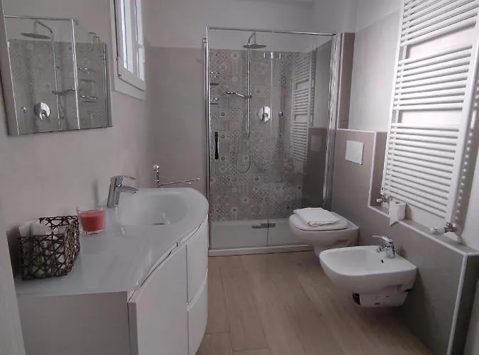 Grigio Perla Panigale, Con Giardino E Parcheggio Privato Fino A Tre Posti Auto - Un Oasi Di Tranquillità - Vicina All'aeroporto Marconi, Unipol Arena E Fiera Bologne