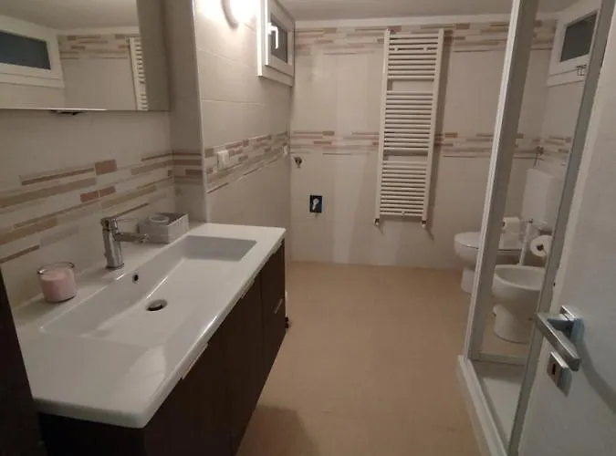 Grigio Perla Panigale, Con Giardino E Parcheggio Privato Fino A Tre Posti Auto - Un Oasi Di Tranquillità - Vicina All'aeroporto Marconi, Unipol Arena E Fiera *