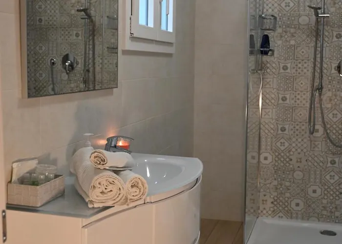 Grigio Perla Panigale, Con Giardino E Parcheggio Privato Fino A Tre Posti Auto - Un Oasi Di Tranquillità - Vicina All'aeroporto Marconi, Unipol Arena E Fiera