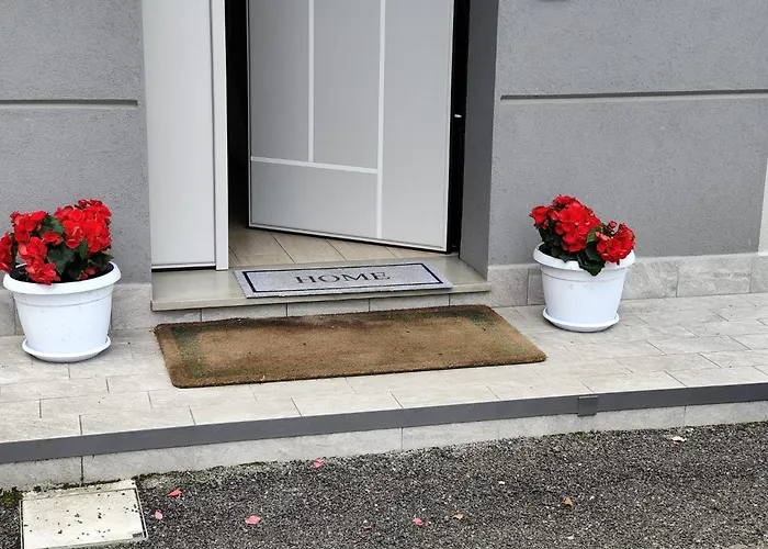 Grigio Perla Panigale, Con Giardino E Parcheggio Privato Fino A Tre Posti Auto - Un Oasi Di Tranquillità - Vicina All'aeroporto Marconi, Unipol Arena E Fiera Bologne