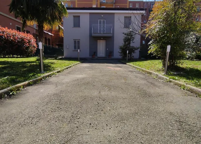 Grigio Perla Panigale, Con Giardino, 3 Camere, Parcheggio Privato Fino 3 Posti Auto - Un Oasi Di Tranquillita - Vicina All'aeroporto, Unipol Arena E Fiera